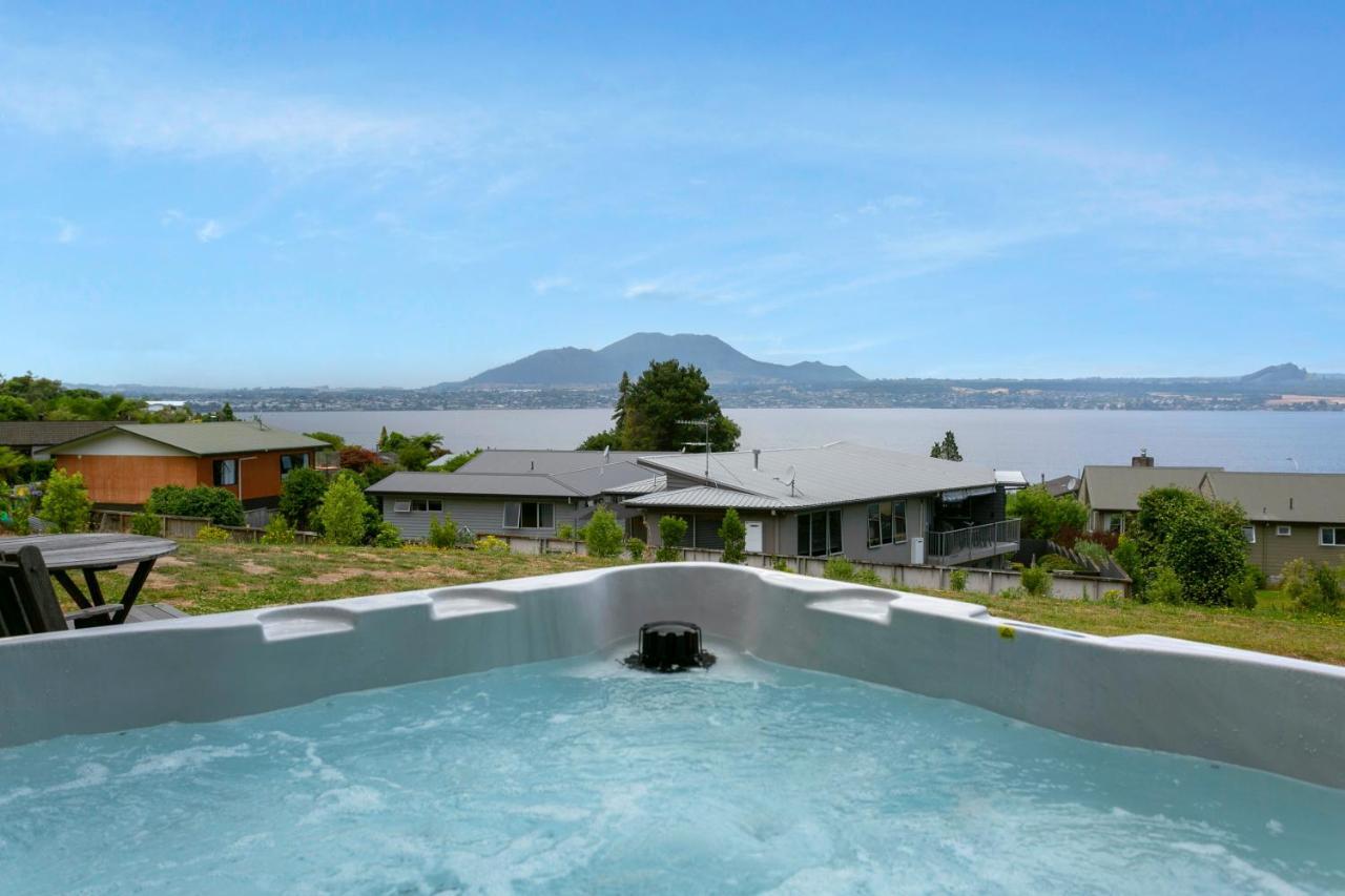 Acacia Bay Bach - Views, & Serenity - Apartment