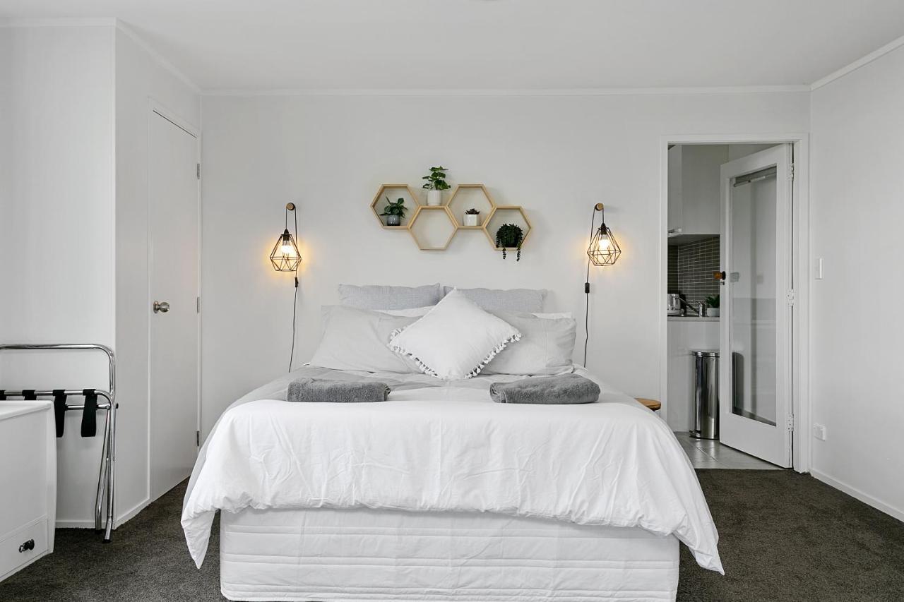 Apartment Acacia Bay Bach - Views, & Serenity - Taupo